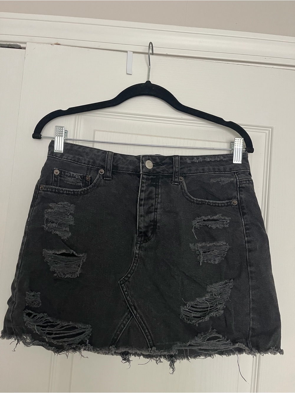 American Eagle Distressed Black Denim Mini Skirt Size 4